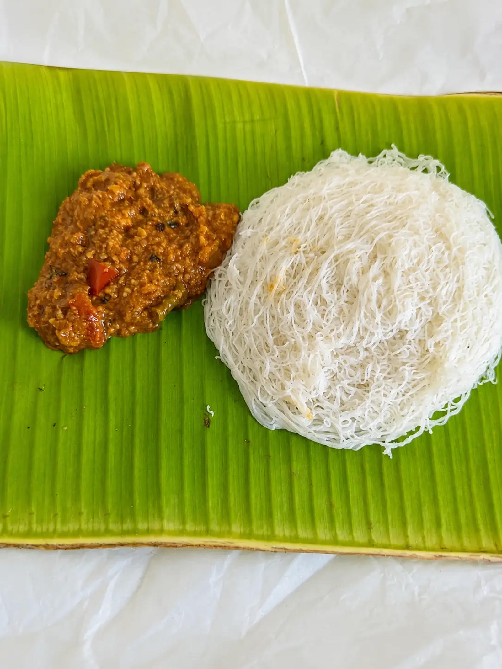 Idiyappam and vadacurry at Hotel Rangavilas