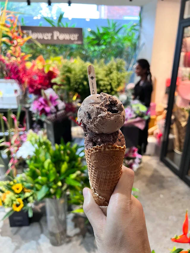 Gelato at Les Amis