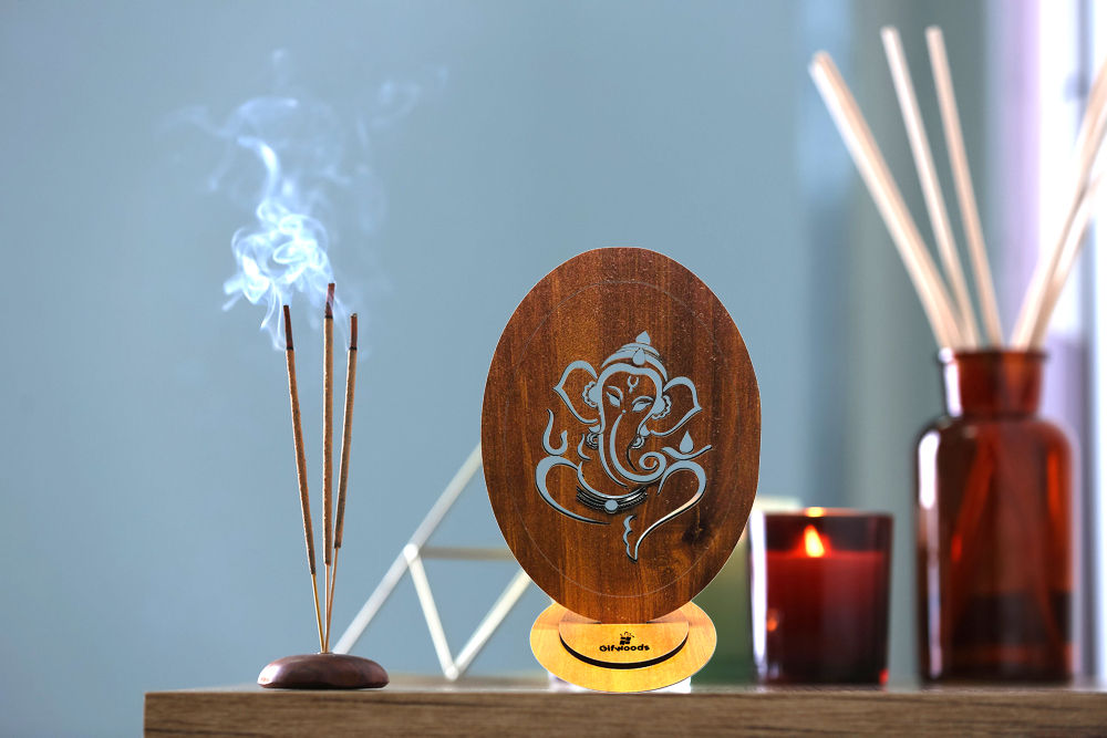 Oval Shapes Ganapathi with Stand