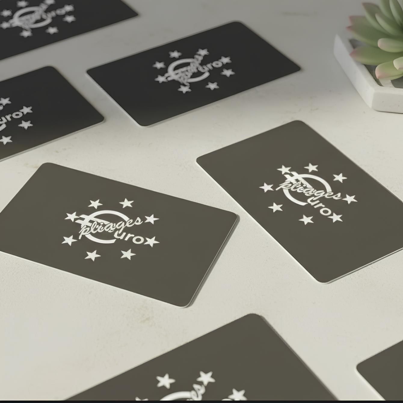 Carte NFC approchée d'un smartphone - geste NFC Alacarte