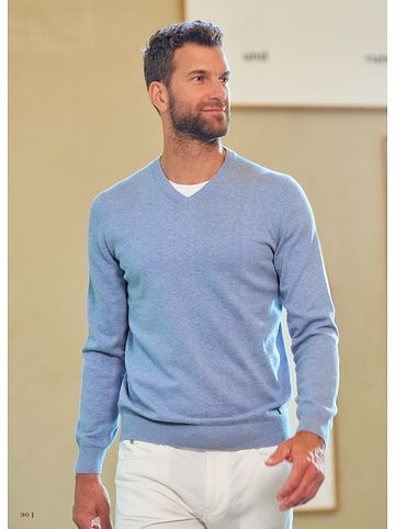 Pullover in Hellblau