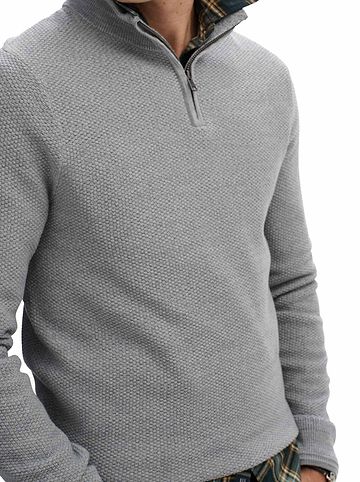Strickpullover in Hellgrau
