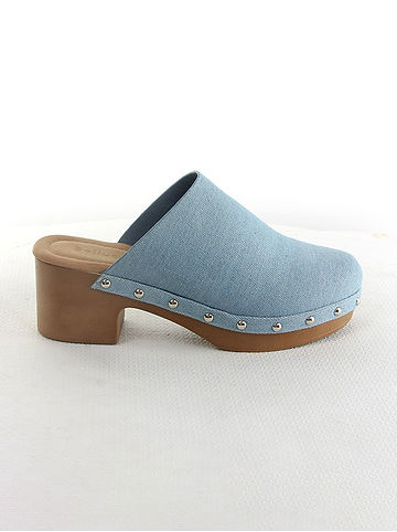 Clogs in Hellblau