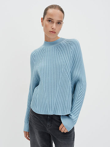 Pullover in Hellblau