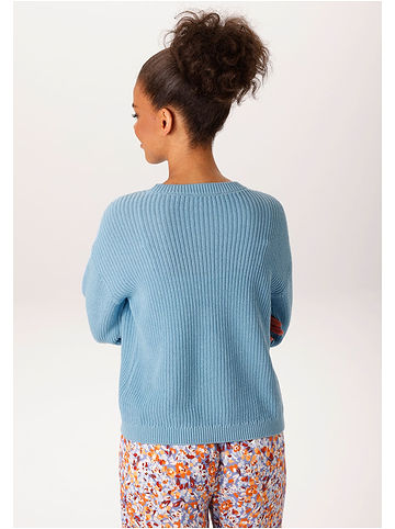 Pullover in Hellblau