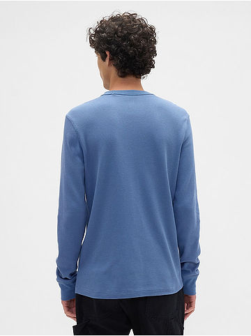 Pullover in Hellblau