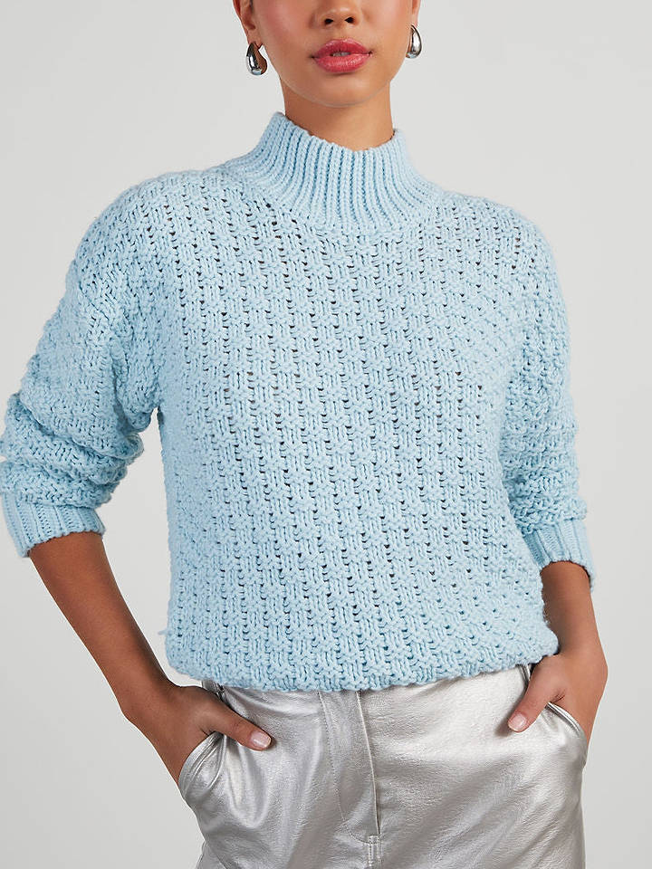 Pullover in Hellblau