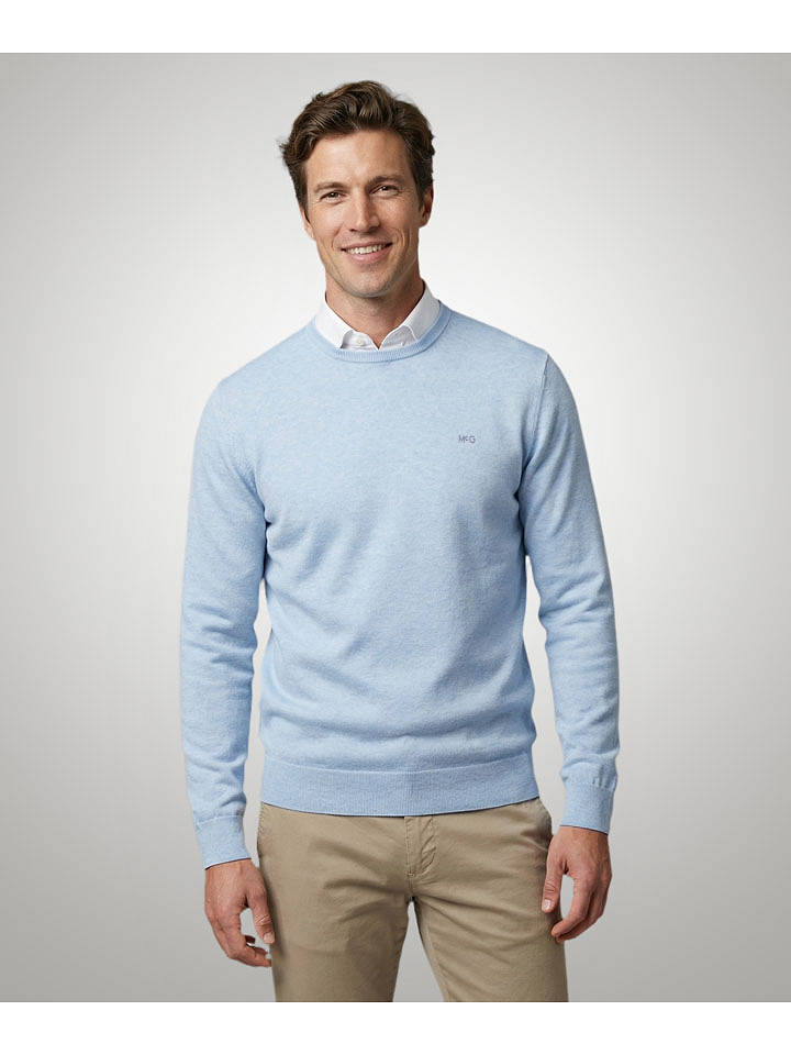 Pullover in Hellblau