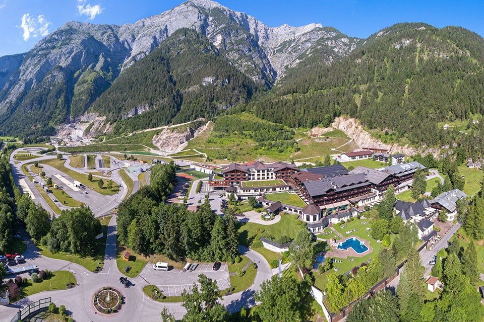 Salzburger Bergpanorama und Gut Brandlhof