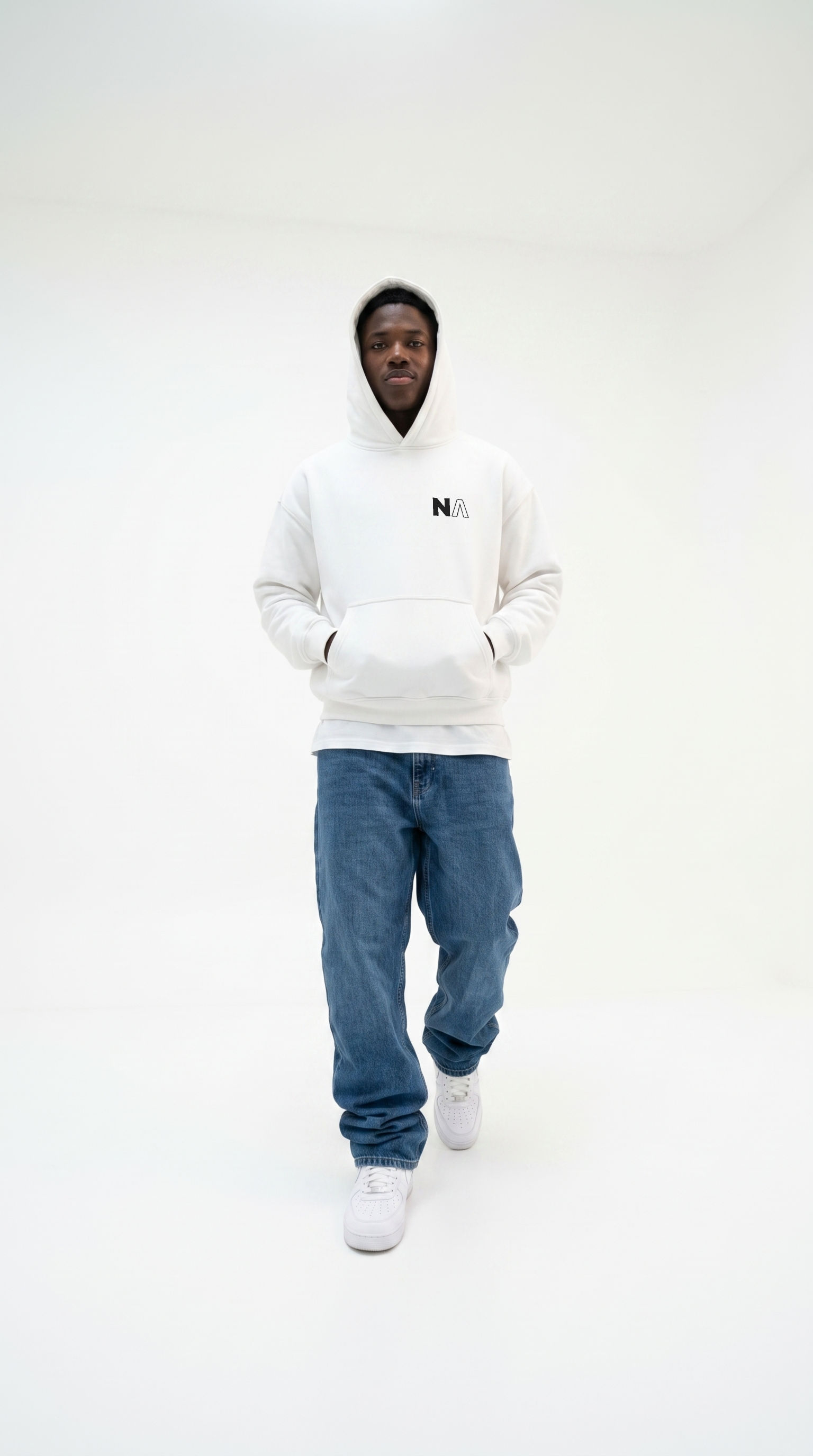 Essential Heavyweight Hoodie - Signature Edition — porté
