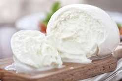 Mozzarella lavorata a mano